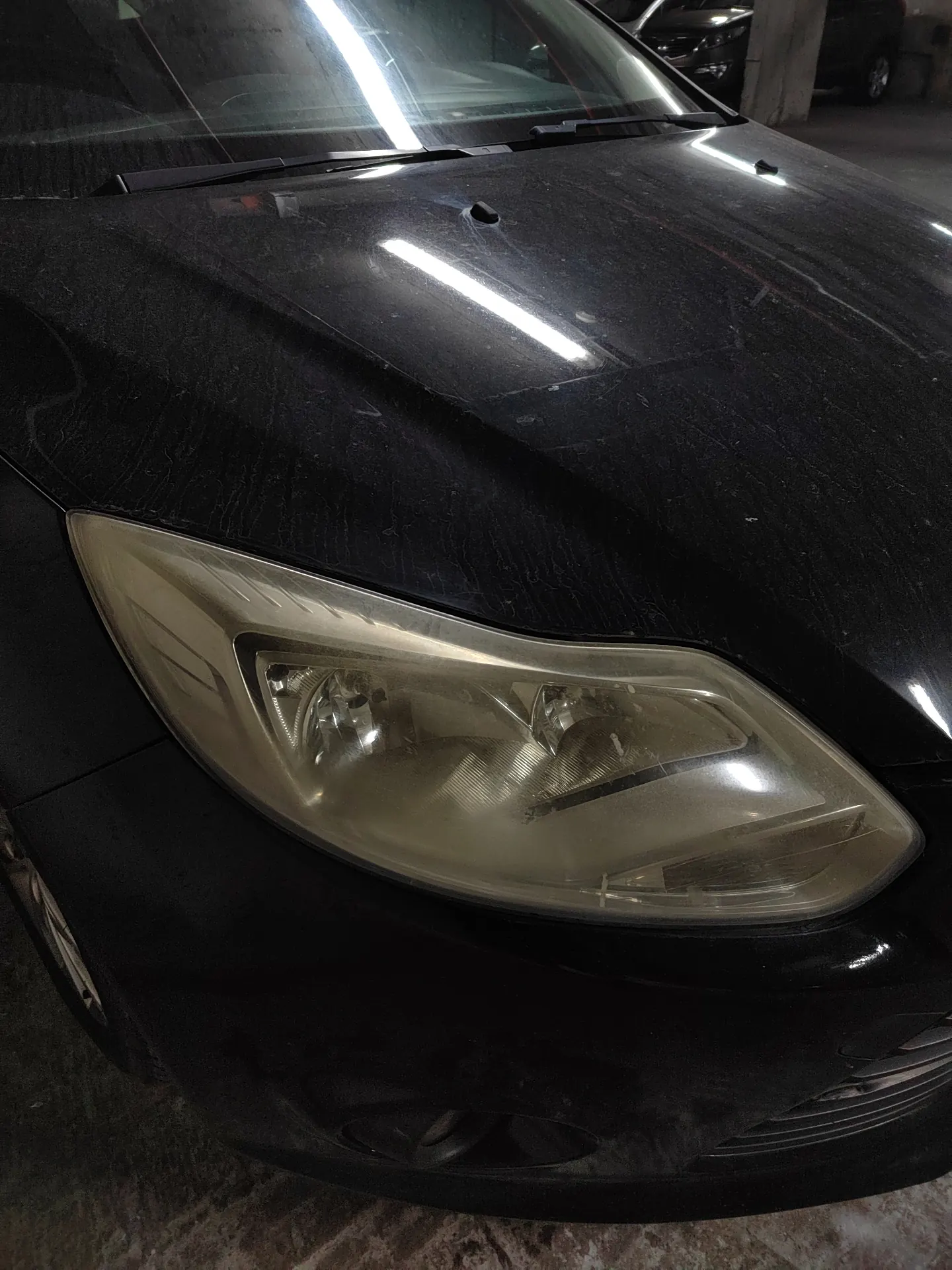 Ford Focus oksidiran far pre poliranja - poliranje farova Voždovac