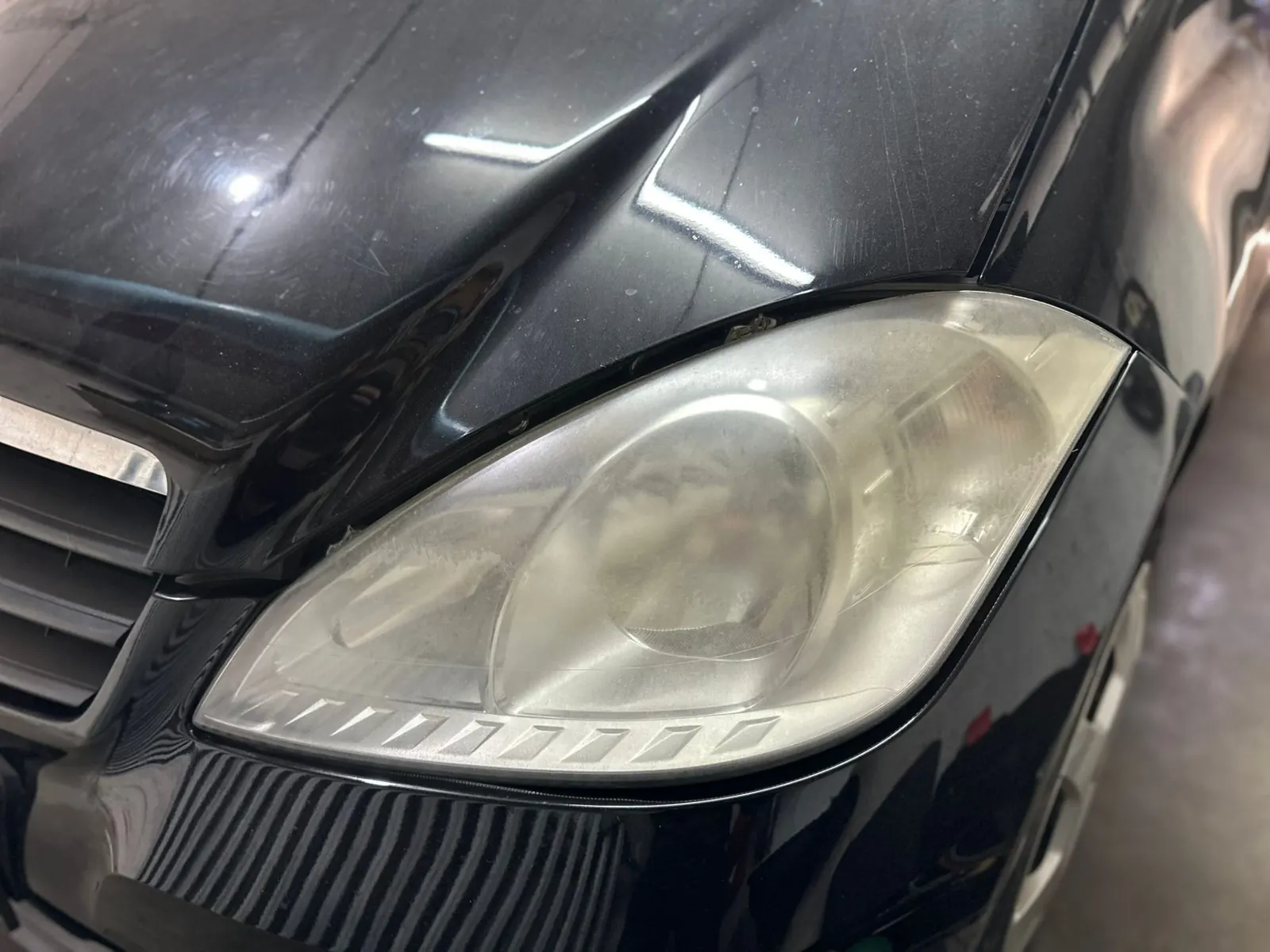 Mercedes A-Klasa mutan far pre polimerizacije - restauracija farova Beograd