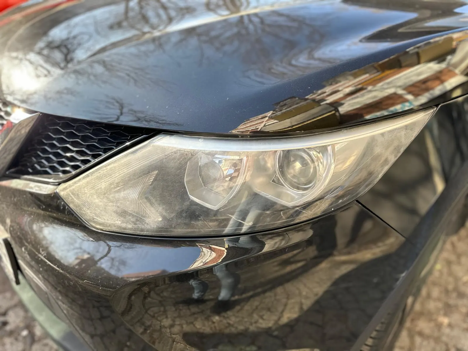 Nissan Qashqai mutan oksidiran far pre poliranja - poliranje farova Beograd